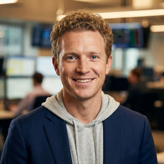 Ryan Brooks, identifié comme Lead Trading Analyst chez Faucon Rentivoire, photo de profil